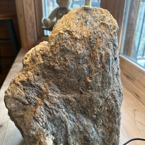 Rustic one of a kind hand crafted Stone Table Lamp with white Shade. Quartz/Mica - Picture 4 of 5